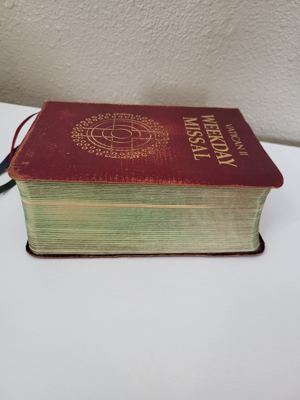 Vatican II Weekday Missal - Burgundy with Gold Stamping - Picture 7 of 7